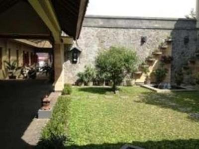 Maharani Guest House Yogyakarta Exterior photo